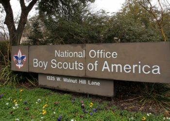 Los Boy Scouts de Estados Unidos le pagarán 850 millones de dólares a 60 mil víctimas de abuso sexual