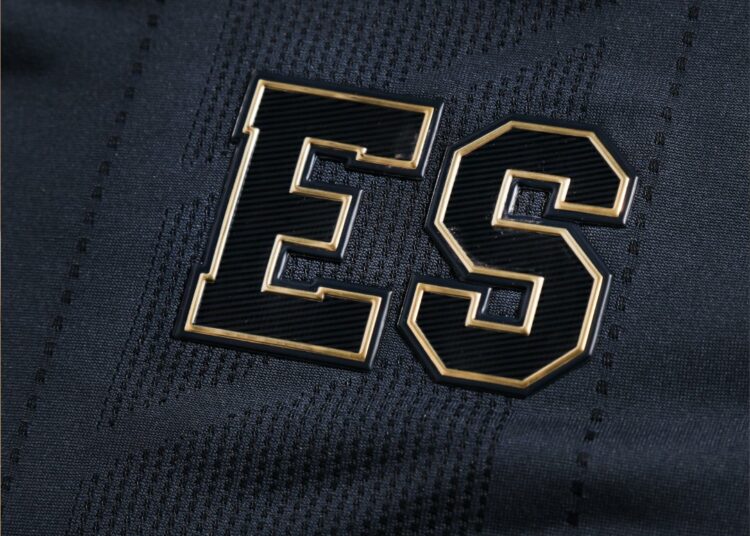 El Salvador sorprende con presentación de jersey negro