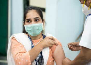 Los CDC afirman que la variante Delta es peligrosa, más contagiosa, pero los vacunados no se mueren