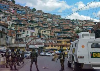 (VIDEOS) Al menos cuatro personas murieron por enfrentamientos entre efectivos de seguridad y bandas criminales en Caracas