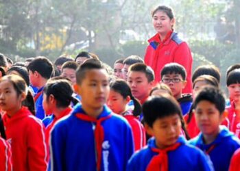 (VIDEO) Una basquetbolista china de 14 años que mide 2,26 metros asombra al mundo del deporte