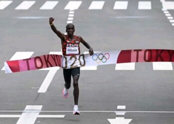 El keniano Eliud Kipchoge revalida su título olímpico en el maratón