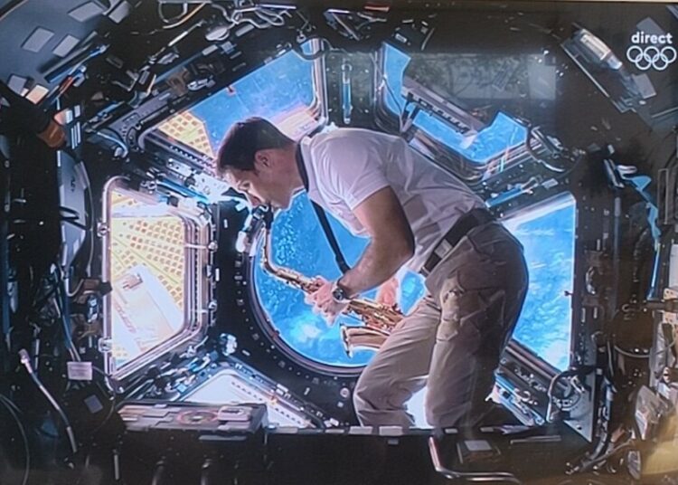 (VIDEO) Un astronauta tocó el saxo en el video del traspaso de los Juegos Olímpicos hacia París 2024