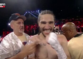 El nieto de Muhammad Alí acabó con su rival en el primer round