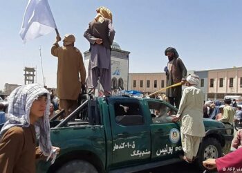 Los talibanes prometieron una “amnistía general” para los funcionarios de Afganistán y les exigieron que vuelvan a trabajar