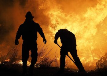 Un adolescente griego se confiesa autor de 9 incendios porque le «gustaba ver llamas y humo»
