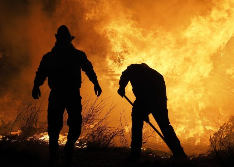 Un adolescente griego se confiesa autor de 9 incendios porque le «gustaba ver llamas y humo»