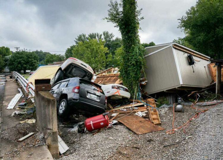 Al menos 22 muertos y 17 desaparecidos por las inundaciones en Tennessee
