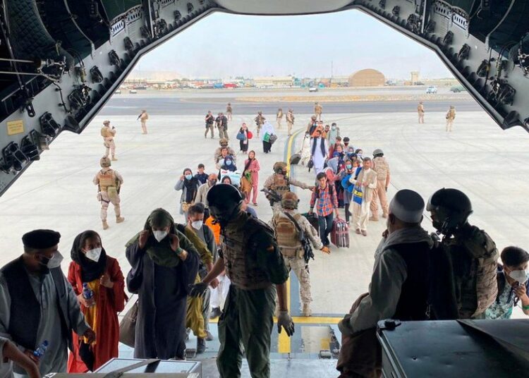 Los talibanes advirtieron a EE.UU. y sus aliados que habrá “consecuencias” si no abandonan Afganistán el 31 de agosto