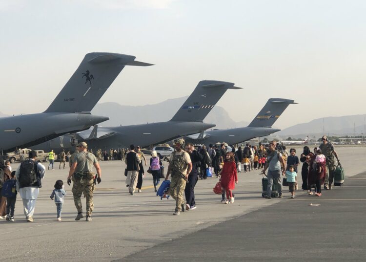 Afganistán: rescataron a 16 estadounidenses de las afueras del aeropuerto de Kabul