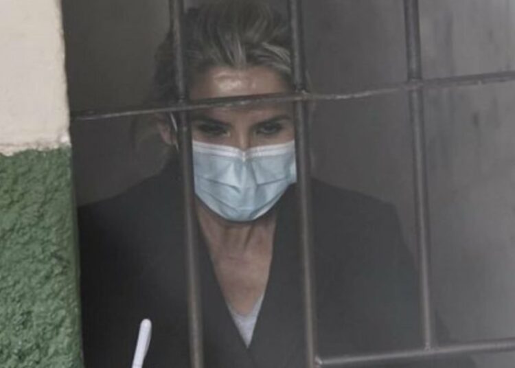 Psiquiatra examina a Jeanine Áñez y le diagnostica varios «síndromes sistémicos» y recomienda traslado a un centro especializado