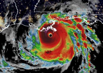 (VIDEOS) El huracán Ida, uno de los más poderosos que haya azotado EE.UU., toca tierra en Luisiana con vientos de más de 240 kilómetros por hora