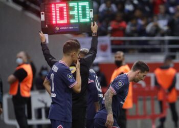 En el día del debut de Lionel Messi, PSG venció al Reims con dos goles de Mbappé