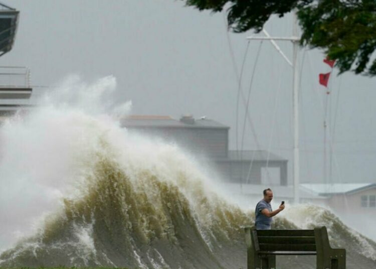 Al menos un muerto en Luisiana como consecuencia del huracán Ida