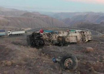 Al menos 16 muertos luego que un autobús cayera unos 200 metros en un abismo mientras se dirigía a la ciudad de Cusco, Perú
