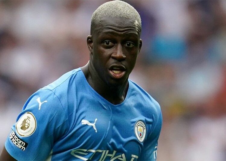 Detuvieron a jugador del Manchester City Benjamin Mendy por la acusación de cinco delitos sexuales
