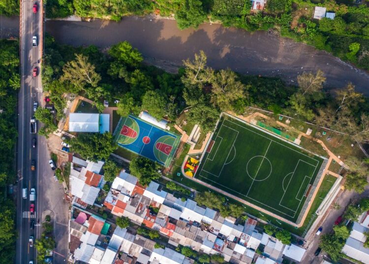 Habitantes de colonia Santa Teresa de Las Flores en Apopa son beneficiados con complejo recreativo