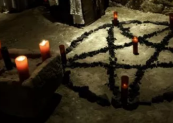 (VIDEO) Una cadena australiana transmite por error escenas de un rito satánico