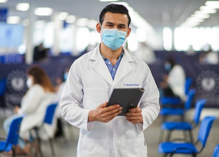 Ministerio de Salud evalúa a más de 1,600 médicos aspirantes a residentes