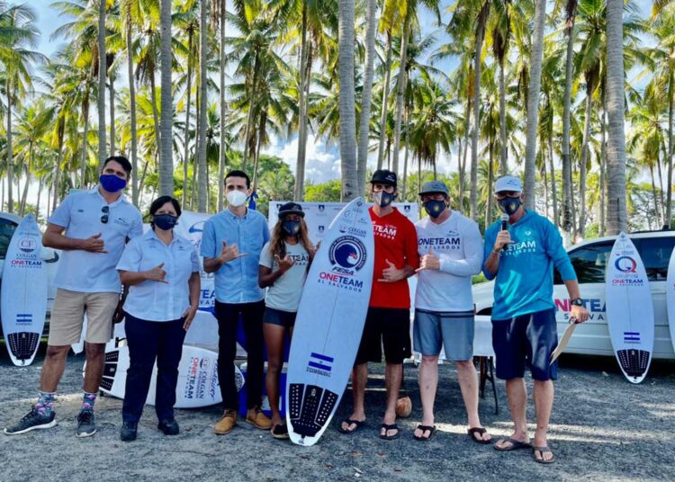 OneTeam El Salvador lanza el programa de «desarrollo junior de surf»
