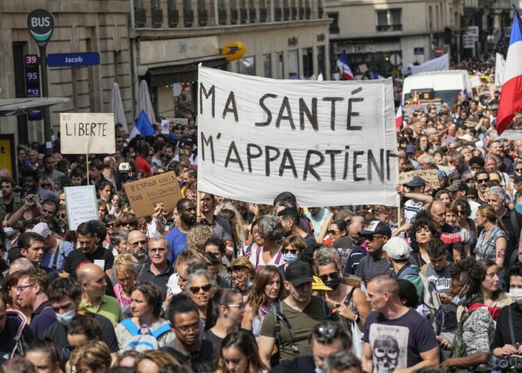 En Francia siguen las protestas contra el pase sanitario y la vacunación obligatoria