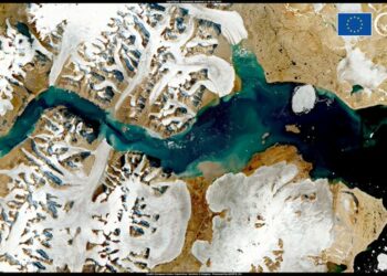 La capa de hielo de Groenlandia experimenta un «evento de derretimiento masivo» en medio de una ola de calor