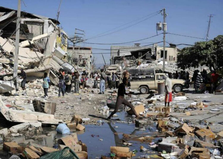 Asciende a 724 el número de muertos por el terremoto en Haití