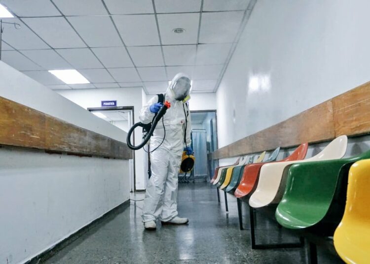 Gobierno realiza jornada de desinfección en el Hospital de San Miguel