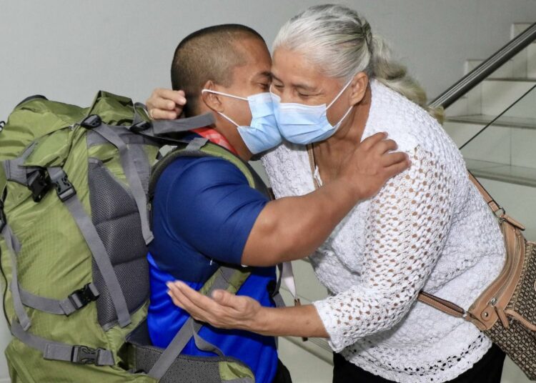 El medallista paralímpico Herbert Aceituno regresa a El Salvador