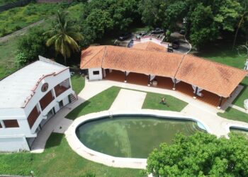 Fiscalía incauta ocho inmuebles valuados en $4.5 millones a narco «Juan Colorado» en el oriente del país