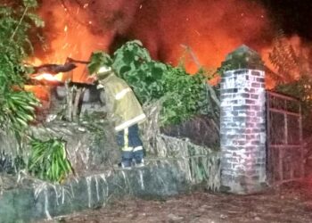 Incendio consume vivienda de dos familias en Chalchuapa, Santa Ana