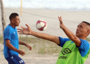 El jugador de la selecta de playa Jason Urbina confía en hacer bien la cosas en Mundial de Rusia