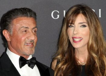 La esposa de Sylvester Stallone cumplió 53 años y su belleza cautiva a sus fans