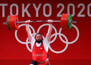 Lasha Talakhadze de Georgia gana oro en halterofilia con tres récords del mundo