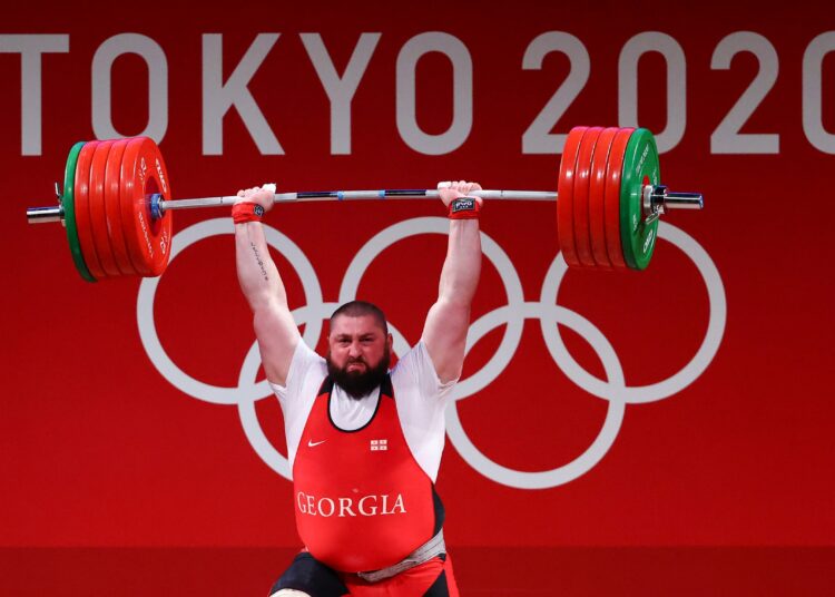 Lasha Talakhadze de Georgia gana oro en halterofilia con tres récords del mundo
