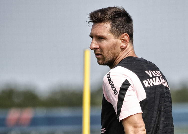 Pochettino dejó a Messi fuera de los convocados, se atrasa el debut en el PSG