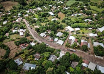 MOP inicia trabajos de pavimentación de carretera que conecta con Guatemala