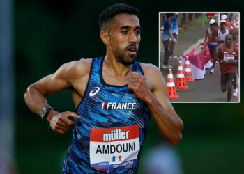(VIDEO) La actitud antideportiva de un atleta francés durante la maratón de Tokio 2020 generó indignación