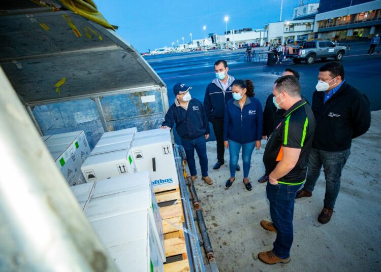 El Salvador recibe hoy nuevo lote de vacunas Pfizer contra el COVID-19