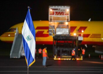 Más de 300 mil dosis contra el COVID-19 llegaron al país este viernes