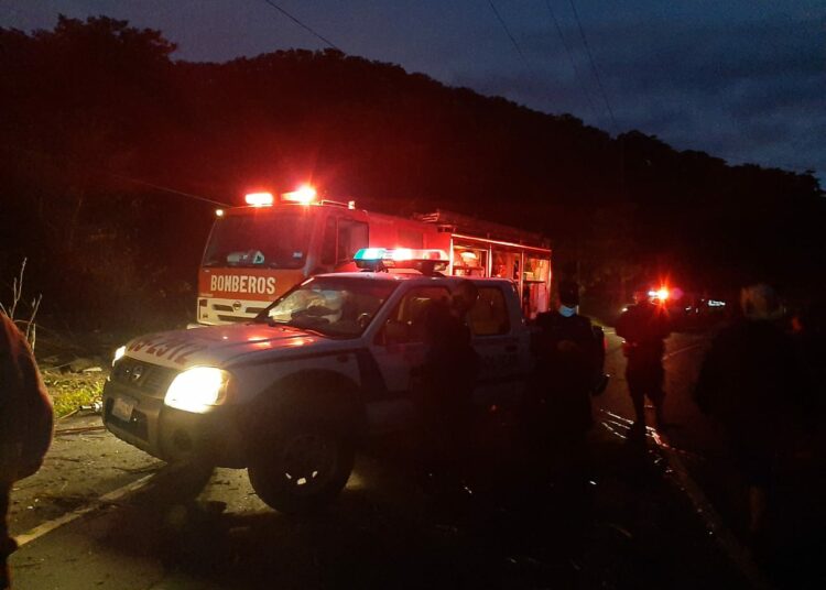 Explosión de pipa de gas deja dos lesionados con quemaduras en Chalatenango