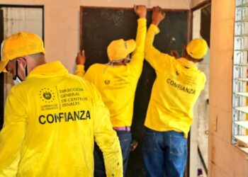 Privados de libertad realizan trabajos de mantenimiento en delegación policial en San Salvador