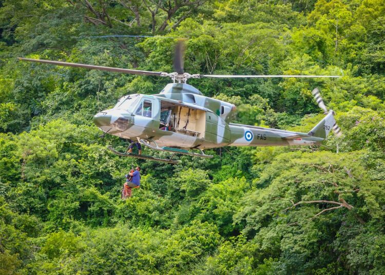 Rescatan vía aérea a personas que quedaron atrapadas por crecida del río Lempa