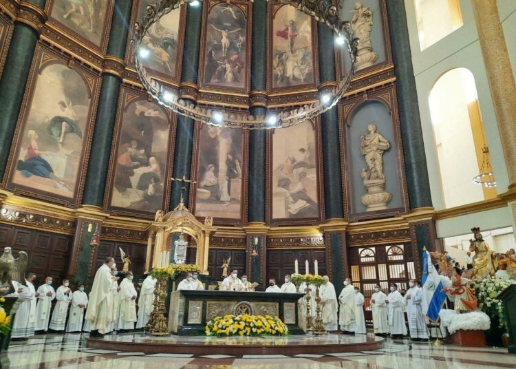 Así se celebró la misa en honor al Divino Salvador del Mundo en Catedral Metropolitana
