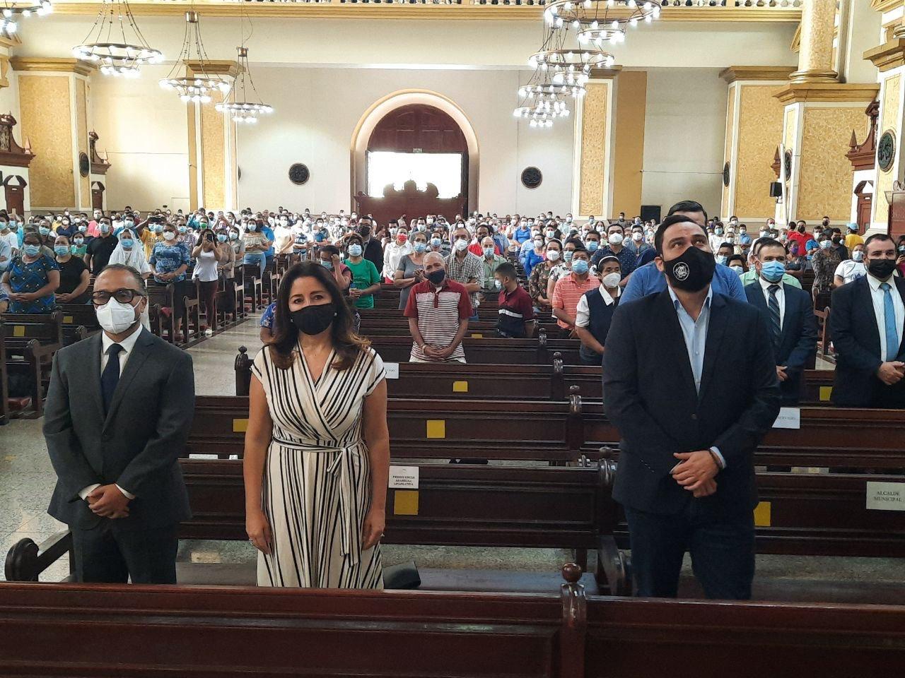 Así se celebró la misa en honor al Divino Salvador del Mundo en ...