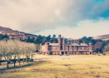 Se vende uno de los castillos más pintorescos de Escocia por menos de 2 dólares