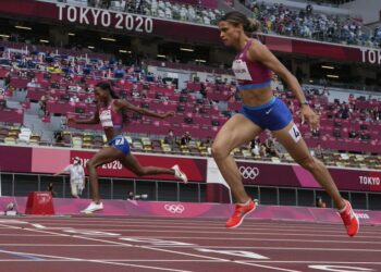 Sydney McLaughlin rompió su propio récord mundial y es el oro más joven en la historia de los 400 metros con vallas en Juegos Olímpicos