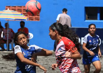 La UES e Isla de Méndez se quedaron con los terceros lugares del fútbol playa