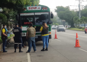 VMT realiza controles al transporte colectivo en diferentes puntos de El Salvador