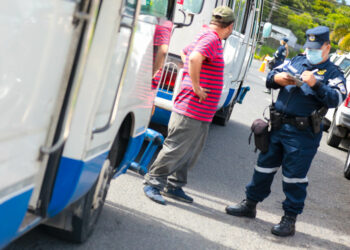 Autoridades verifican cumplimiento de medidas de bioseguridad en unidades del transporte colectivo